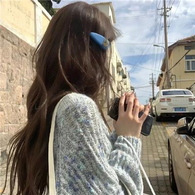 踉跄女孩